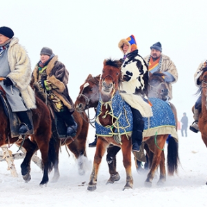 冰雪那达慕：草原风情 骏马驰骋