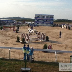 第十二届全运会马术场地障碍赛 朱美美华丽逆袭 摘得挂冠