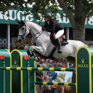 在草地上，没有两场比赛是完全一样的