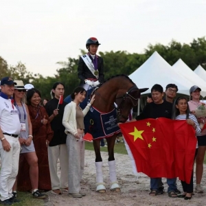 中国骑手饶嘉怡斩获2025亚锦赛盛装舞步第一中级个人冠军